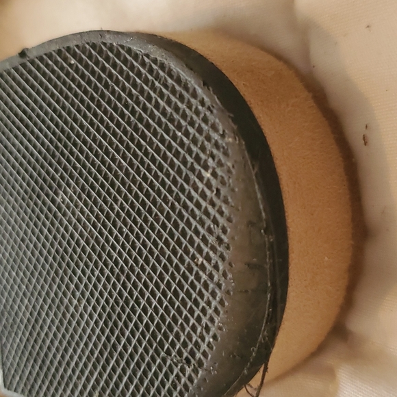 Shoes - Picture 3 of 4